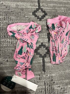 Pink Girls' Holiday Tree Print Pajama Set